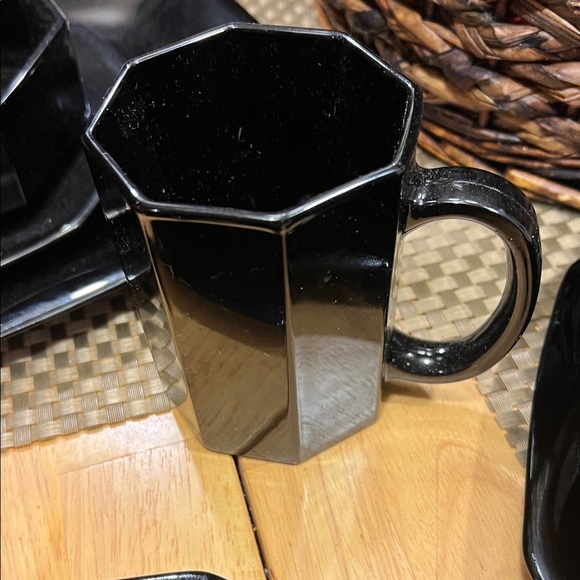 Black Dinnerware Set - Picture 6 of 9
